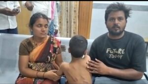 ఆలూరులో విద్యార్థి పై టీచర్ దాడి కలకలం  చిన్న తప్పుకే చితకబాదిన ఘటనపై తల్లిదండ్రుల ఆగ్రహం