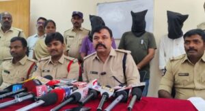 హత్యయత్నం కేసులో ముగ్గురు నిందితులు అరెస్ట్  శాంతిభద్రతలకు విఘాతం కలిగిస్తే ఉపేక్షించేది లేదు  డి.ఎస్.పి మురళి నాయక్, అర్బన్ సీఐ శ్రీరామ్