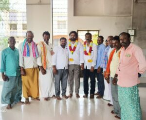 ఆంధ్రప్రదేశ్ రాష్ట్రంలో ప్రతి గ్రామంలో ,ప్రతి మండలంలో,ప్రతి నియోజకవర్గ లో ,ప్రతి జిల్లా కేంద్రంలో రాష్ట్రమంతటా మా కుల ఆరాధ్య దైవమైన కనకదాసుల వారి విగ్రహాన్ని ఏర్పాటు చేయాలని పిలుపునిచ్చిన రాష్ట్ర కురువ/కురుబ/కురుమ యువజన సంఘం రాష్ట్ర అధ్యక్షులు కురువ శివారామ్